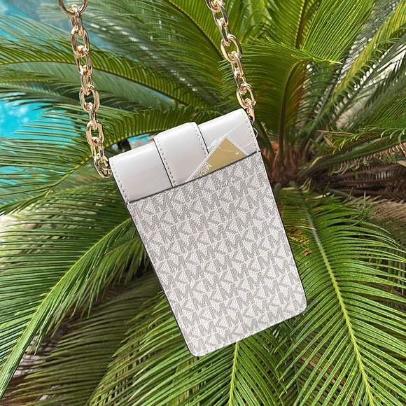 Michael Kors Carmen Small Logo Smartphone Crossbody Bag
Light Cream Multi - Picture 3 of 16